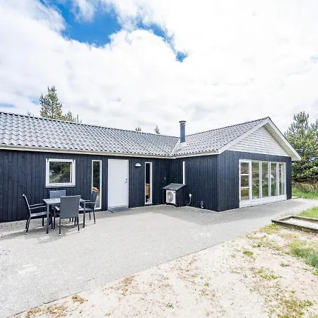Henne Cxxv Hotell